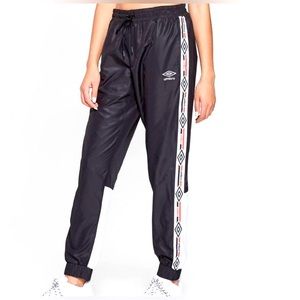 umbro Women’s logo Joggers Track Pants sz L Soccer Sporty Gym Athleisure